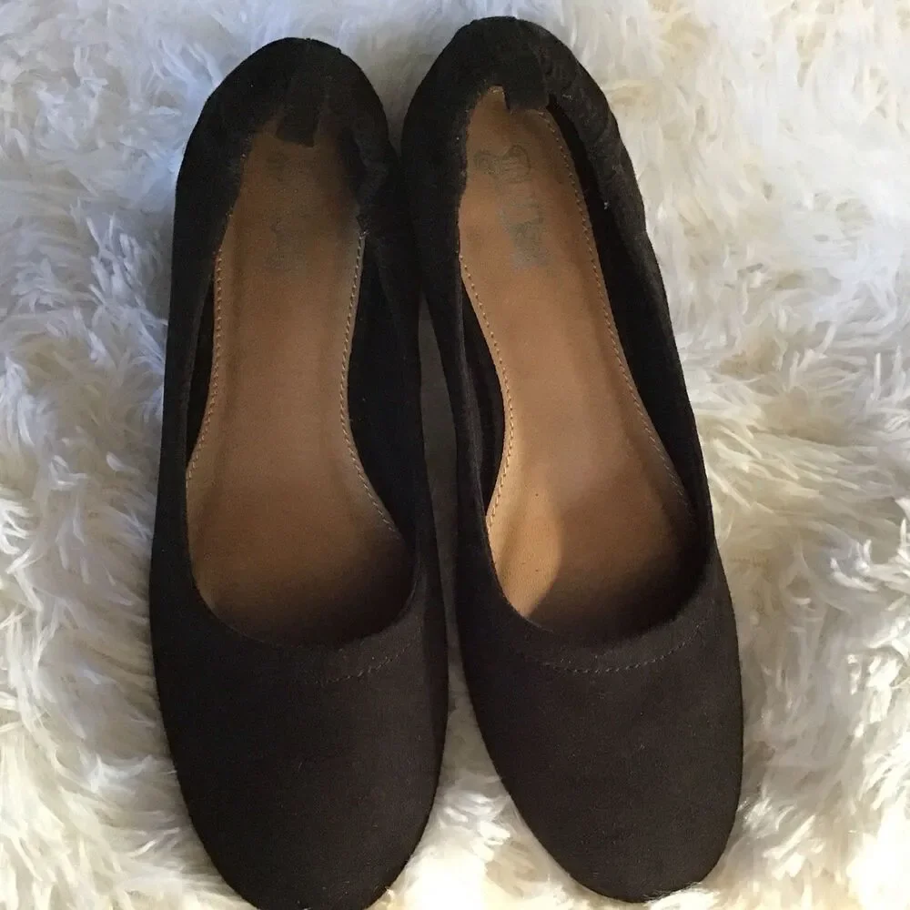 Brash Black Ballet Pump Size 7  Preppy Casual 1” Heel Slip On